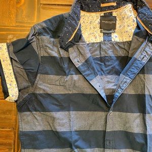 Short sleeve button down